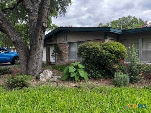 1422 Mockingbird Ln - Photo 3 of 17
