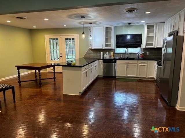 1422 Mockingbird Ln - Photo 4 of 17