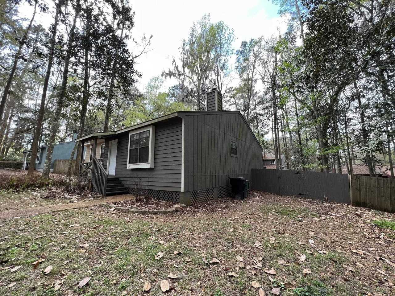 211 Parkbrook Cir - Photo 4 of 42