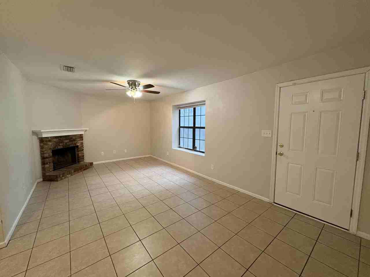 211 Parkbrook Cir - Photo 5 of 42