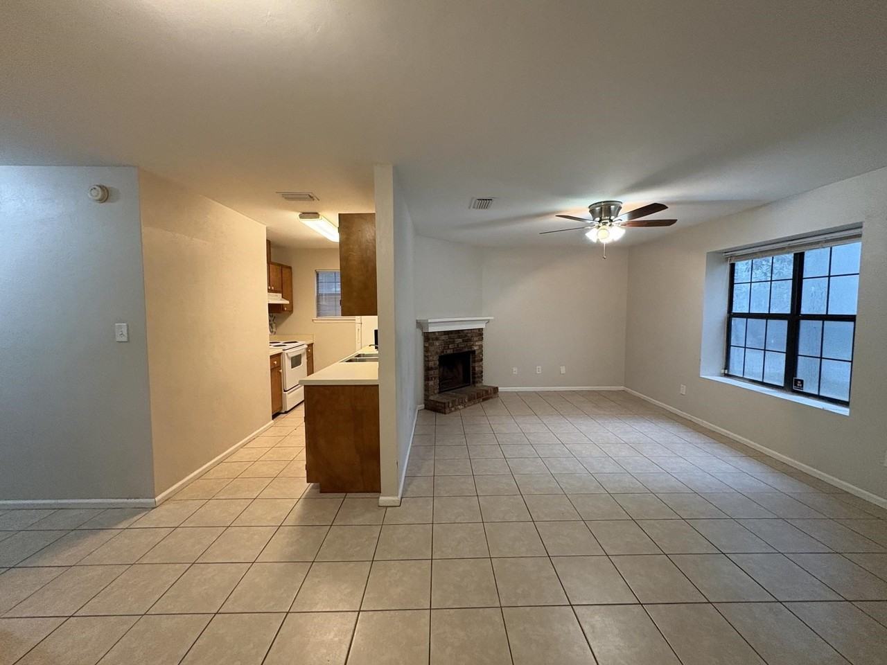 211 Parkbrook Cir - Photo 6 of 42