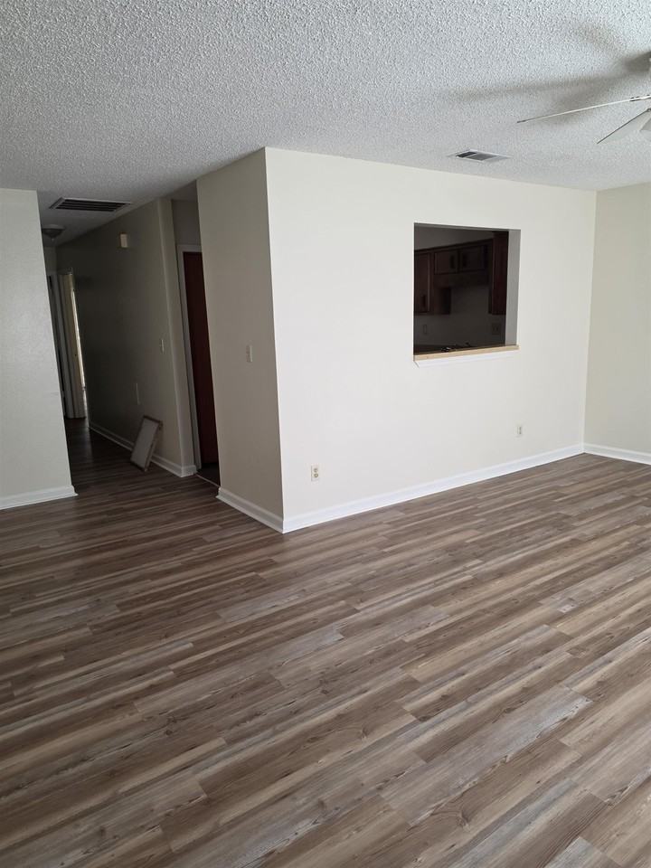 2364 Tina Dr - Photo 2 of 12