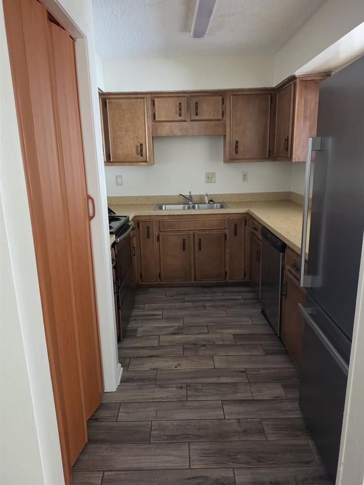 2364 Tina Dr - Photo 5 of 12