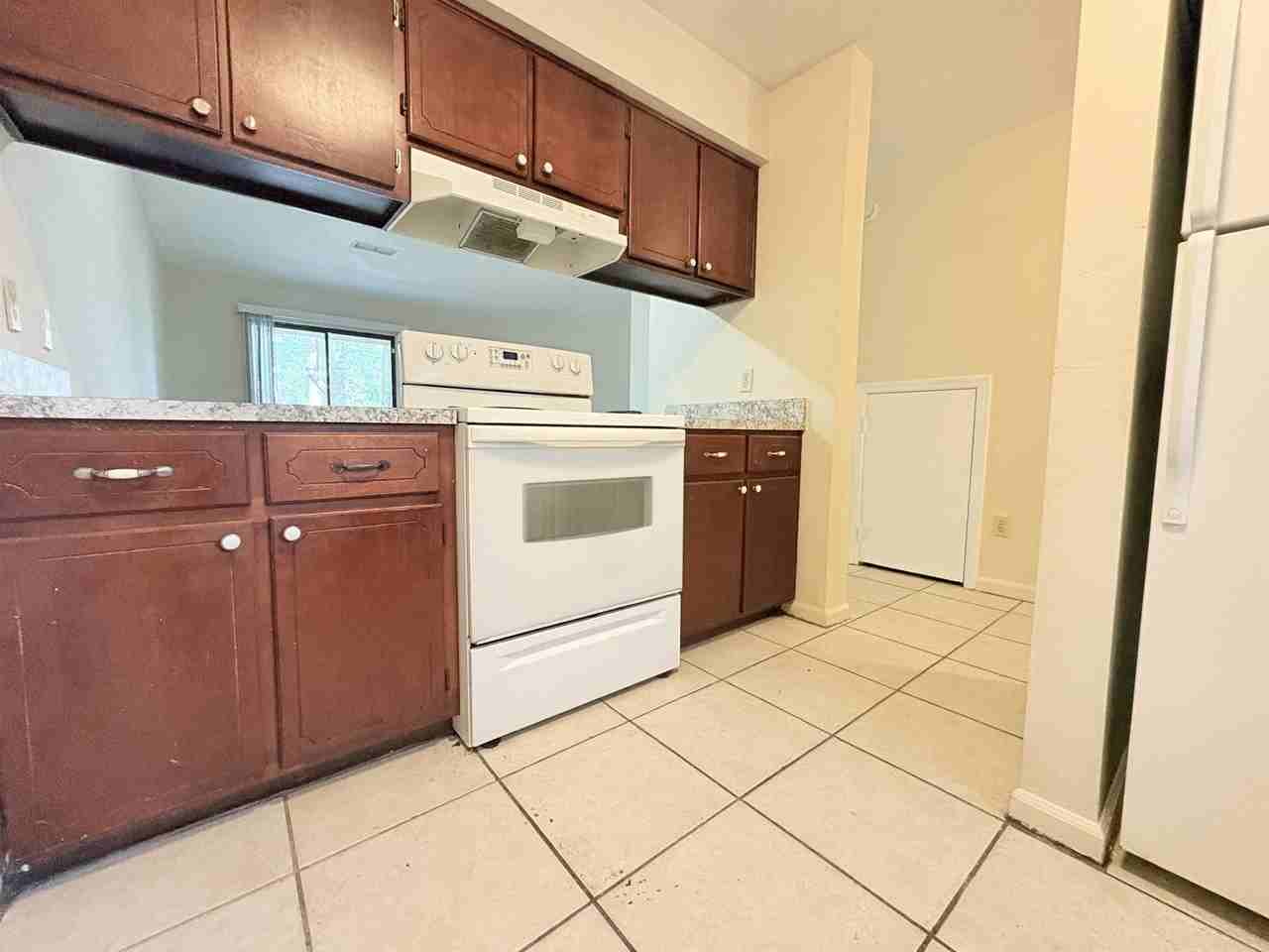 1864 Sylvan Ct - Photo 5 of 18