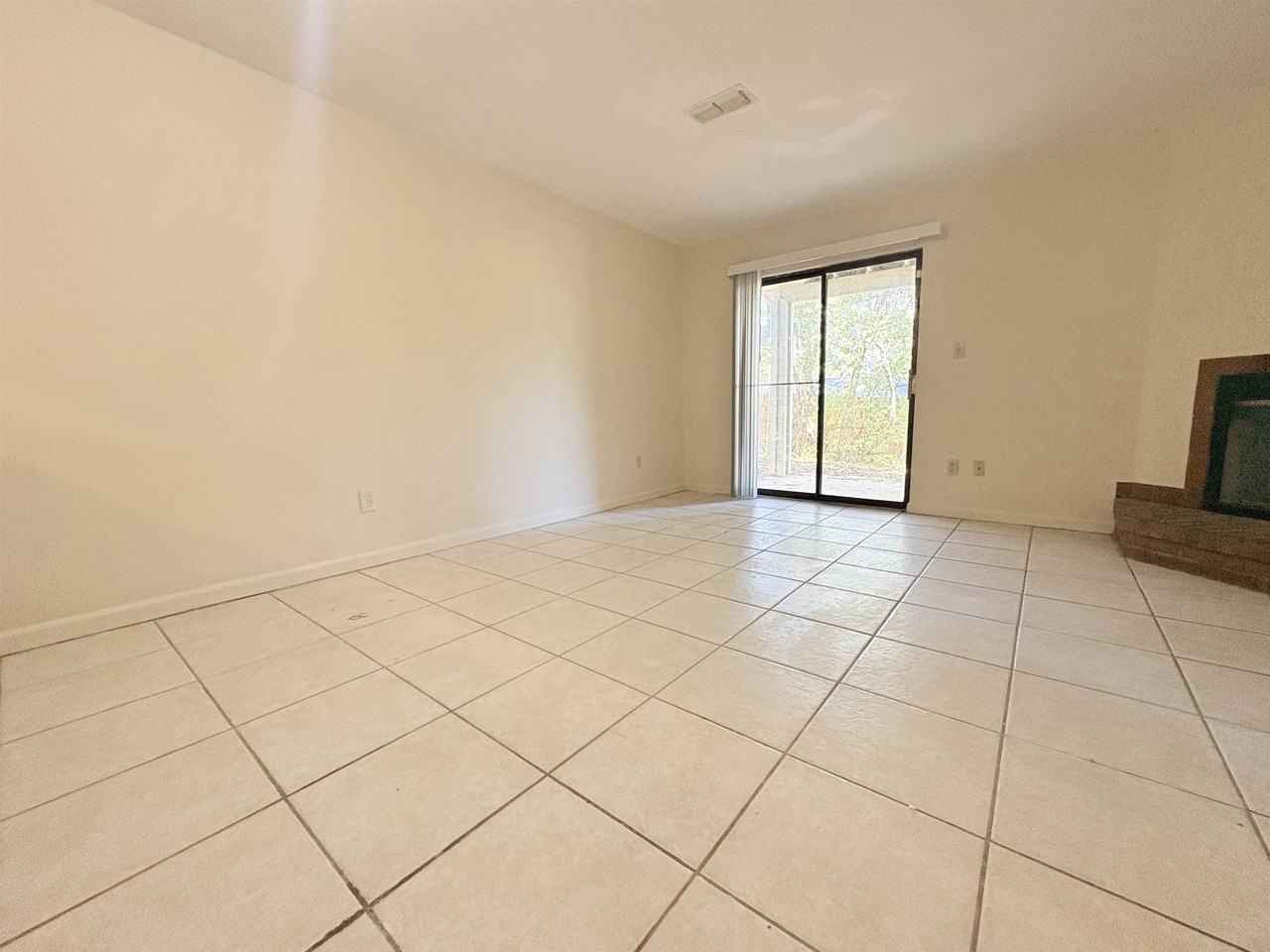 1864 Sylvan Ct - Photo 6 of 18
