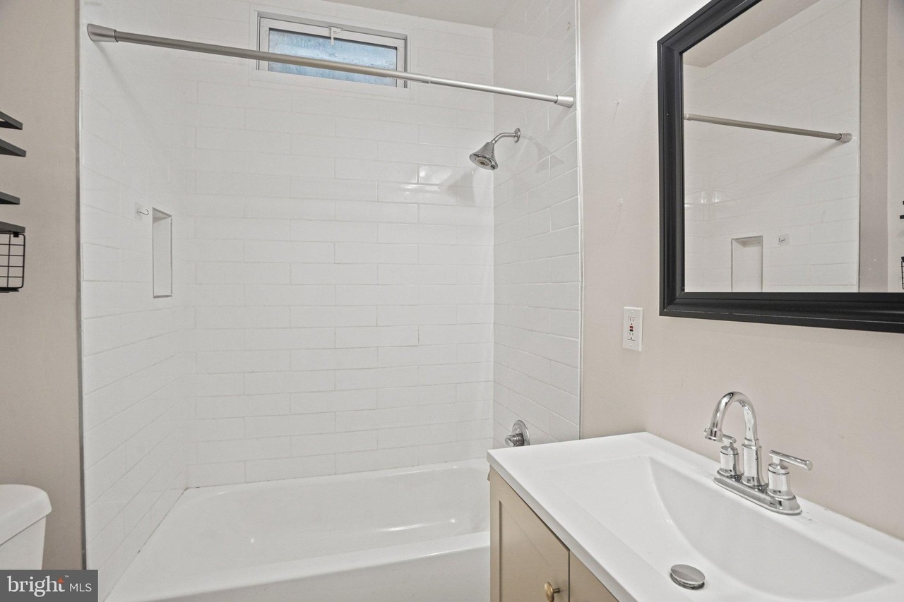 1111 Queen St Ne #2 - Photo 4 of 12