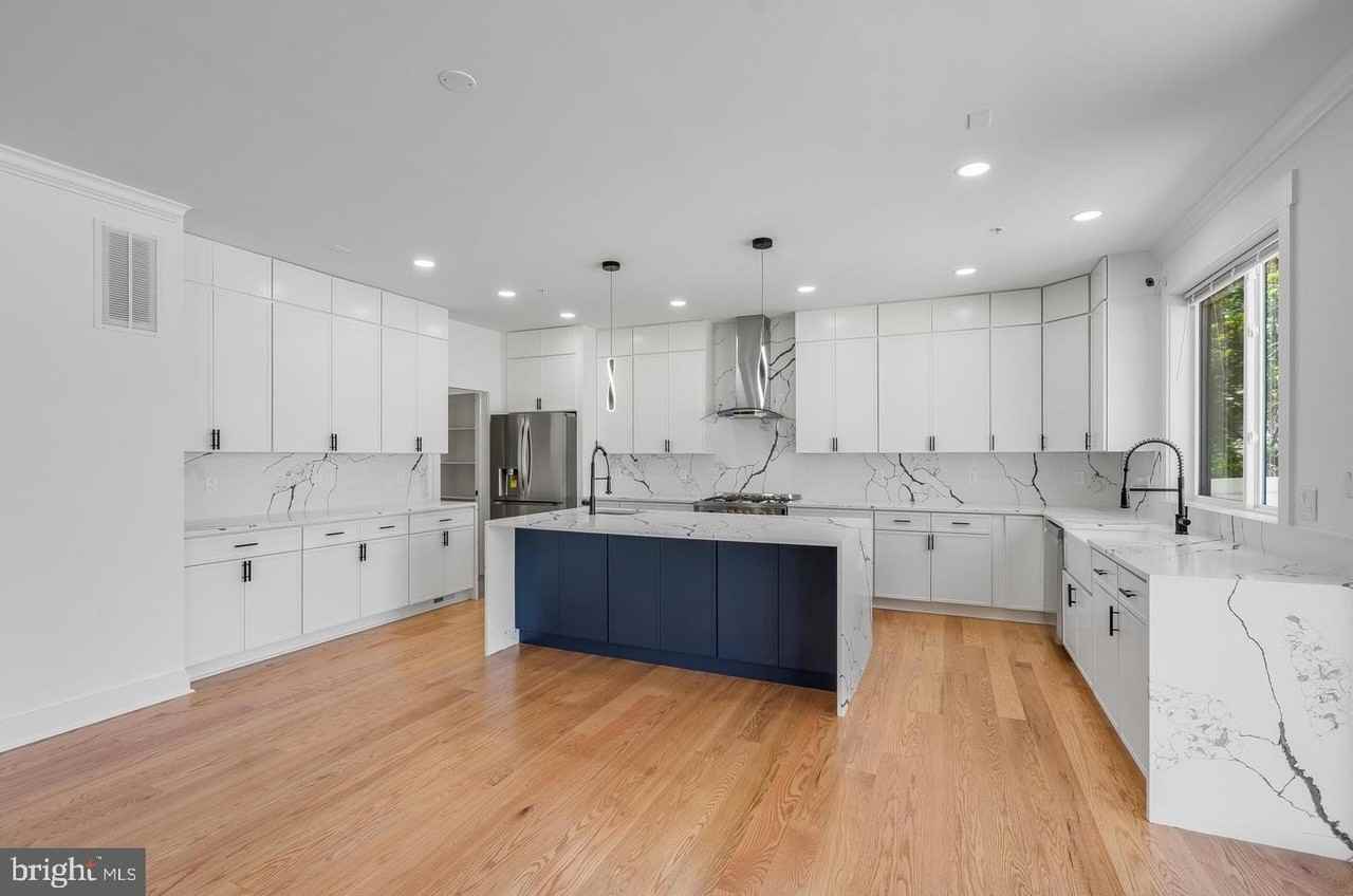 4626 Brooks St Ne - Photo 4 of 50