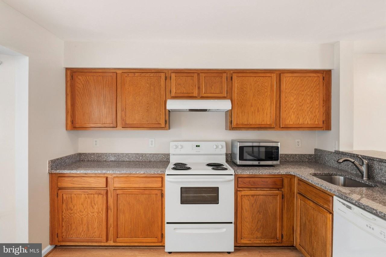 1125 Simsbury Ct - Photo 5 of 23