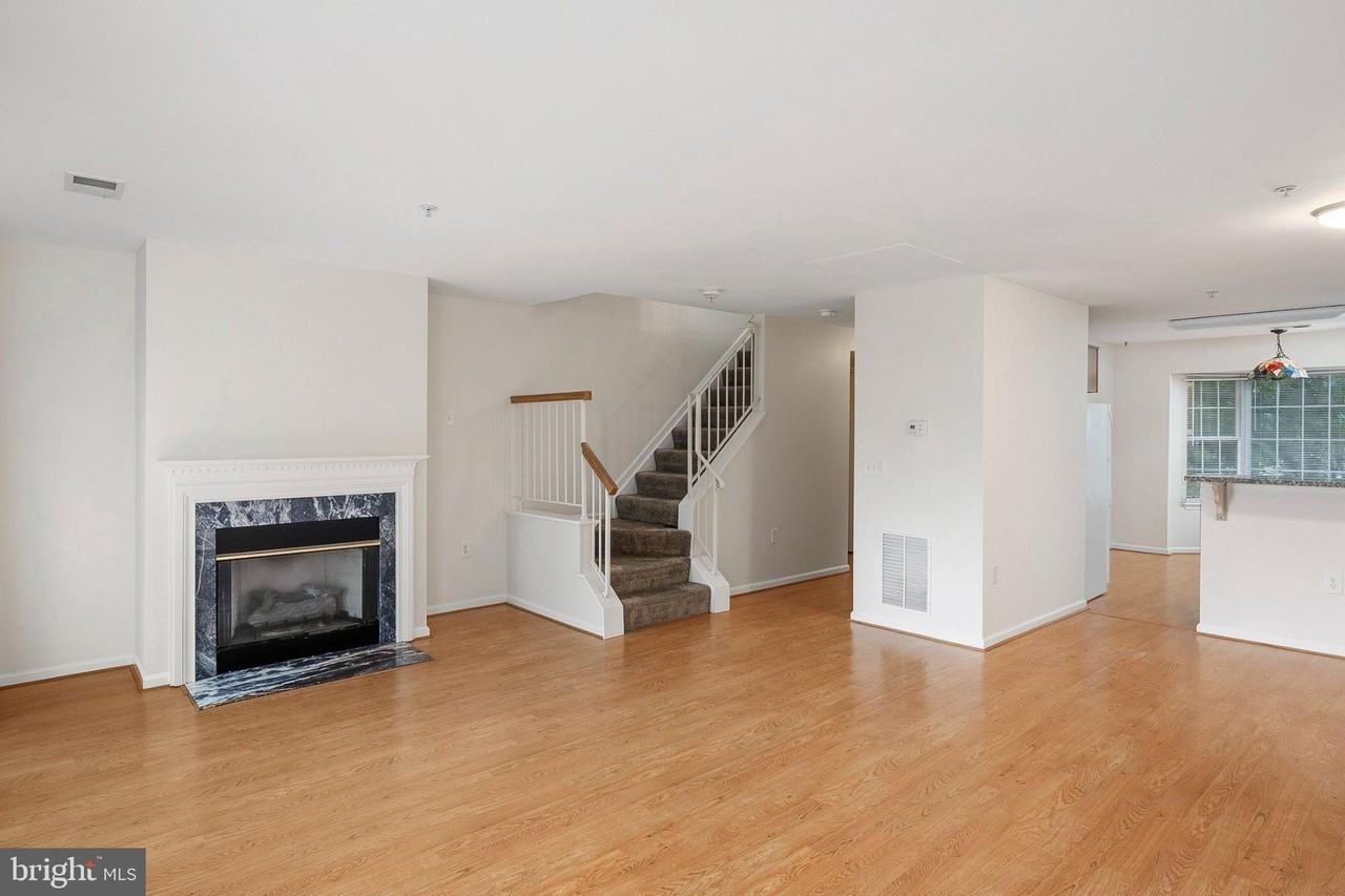 1125 Simsbury Ct - Photo 7 of 23
