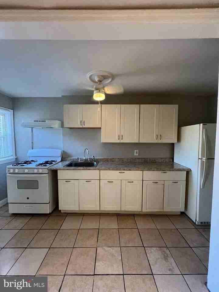 1616 Plum St #1 - Photo 6 of 11