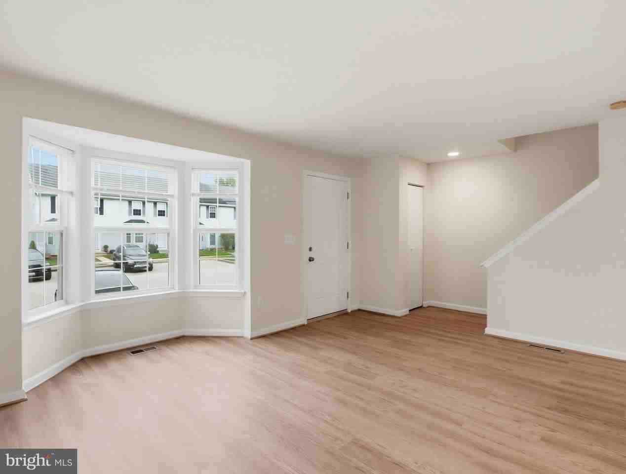 7203 Rutherford Green Cir - Photo 3 of 25