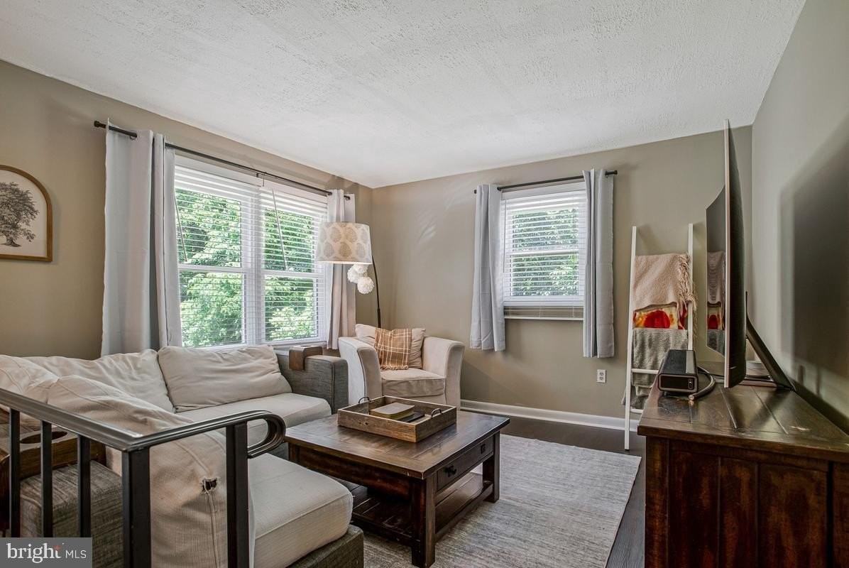 2811 Glasgow Way - Photo 2 of 50