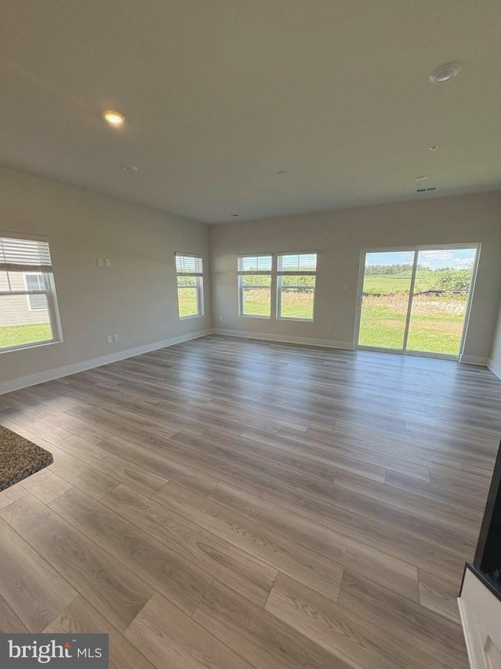 2197 Winterberry Ln - Photo 7 of 19