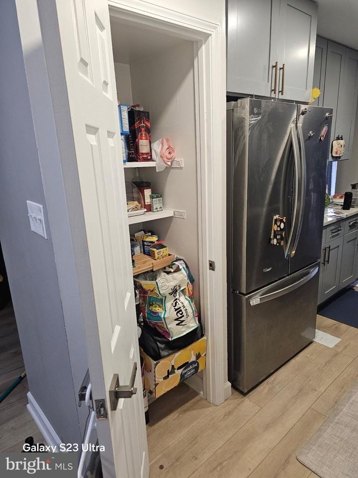 440 Girard St #203 - Photo 4 of 10