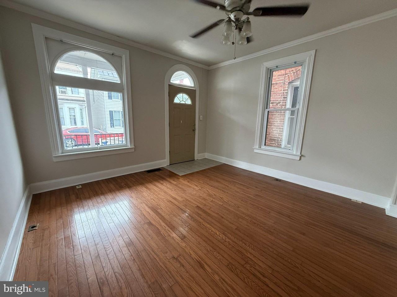 443 N Mulberry St - Photo 3 of 21