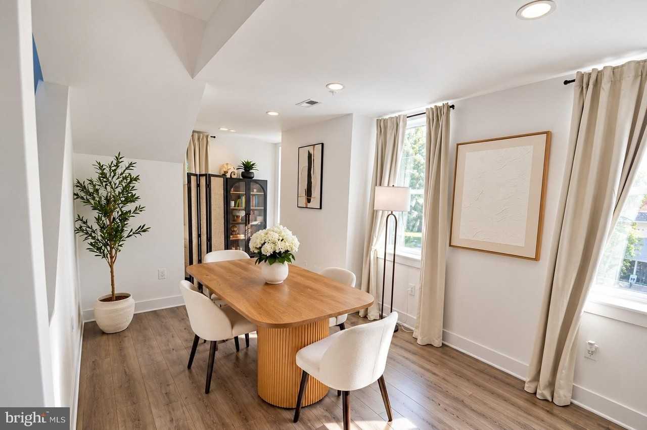 211 E Union St - Photo 5 of 16