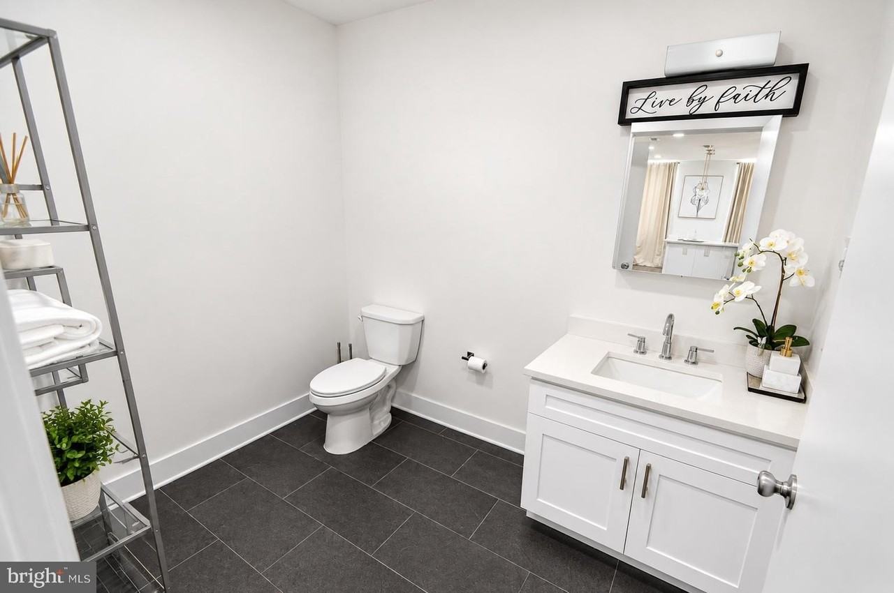 211 E Union St - Photo 6 of 16