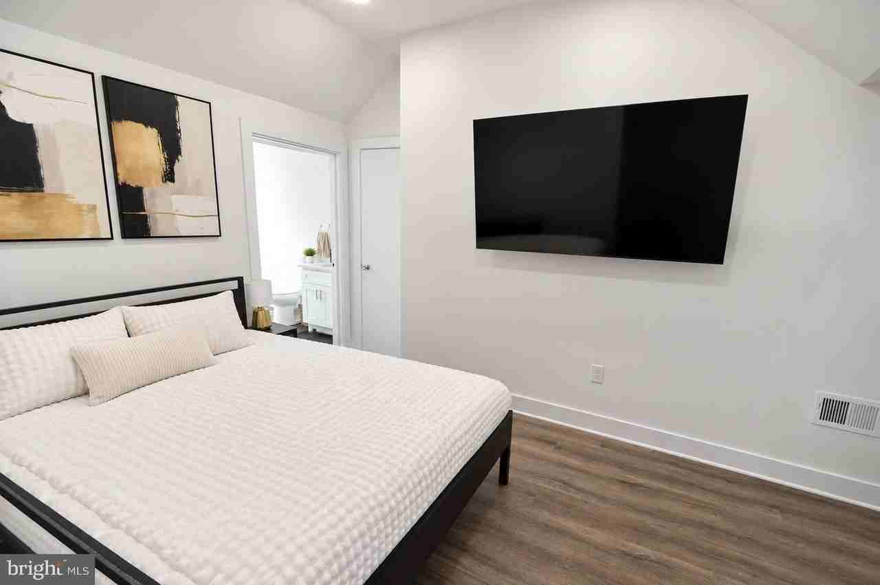 211 E Union St - Photo 7 of 16