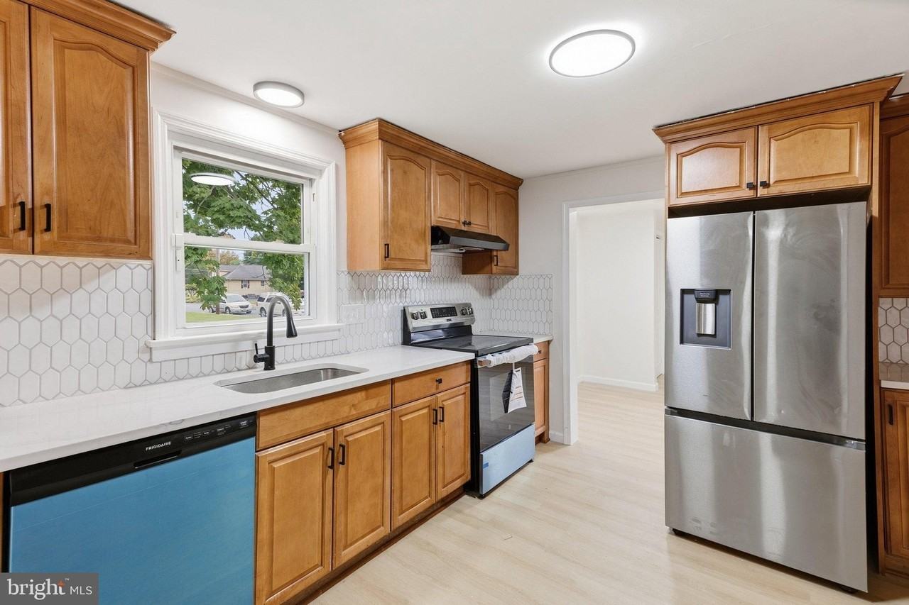 10 E Dartmouth Rd - Photo 3 of 17