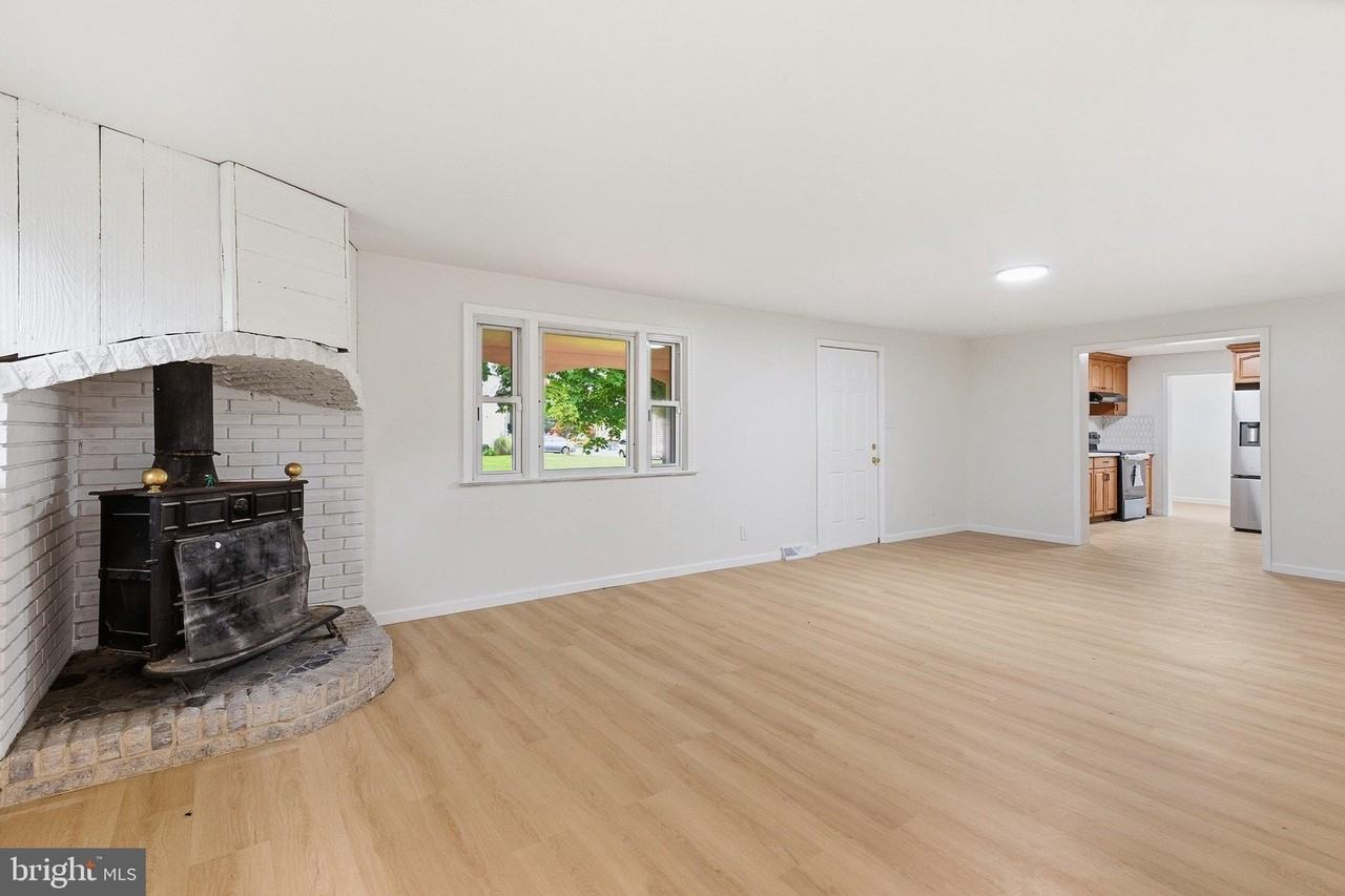 10 E Dartmouth Rd - Photo 4 of 17