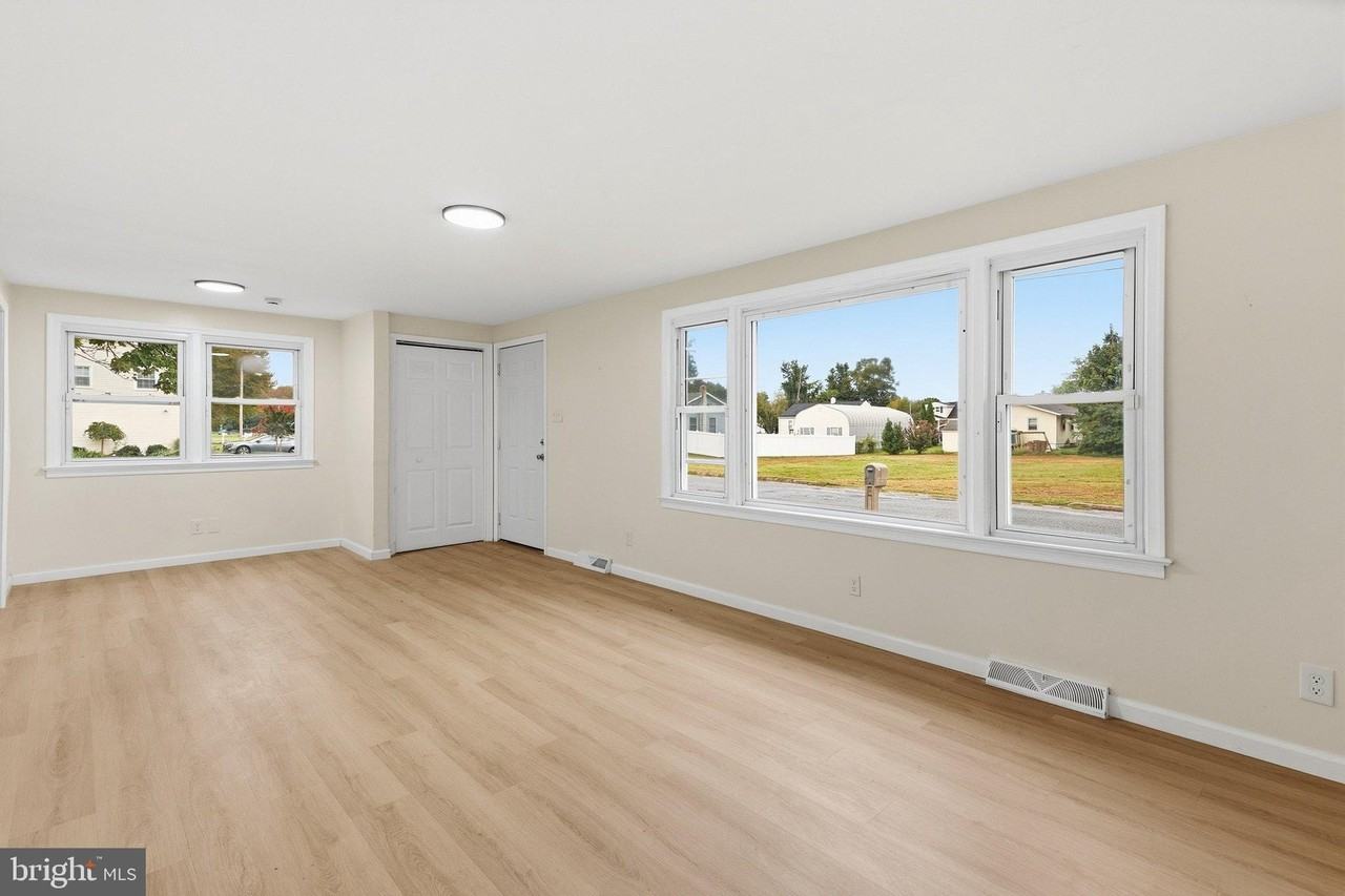 10 E Dartmouth Rd - Photo 6 of 17