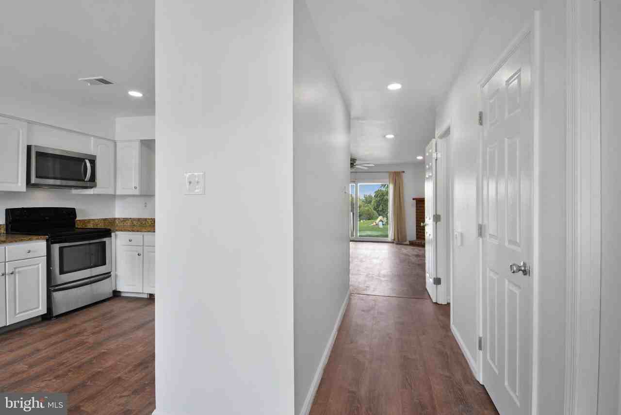 107 Conway Ct - Photo 3 of 18