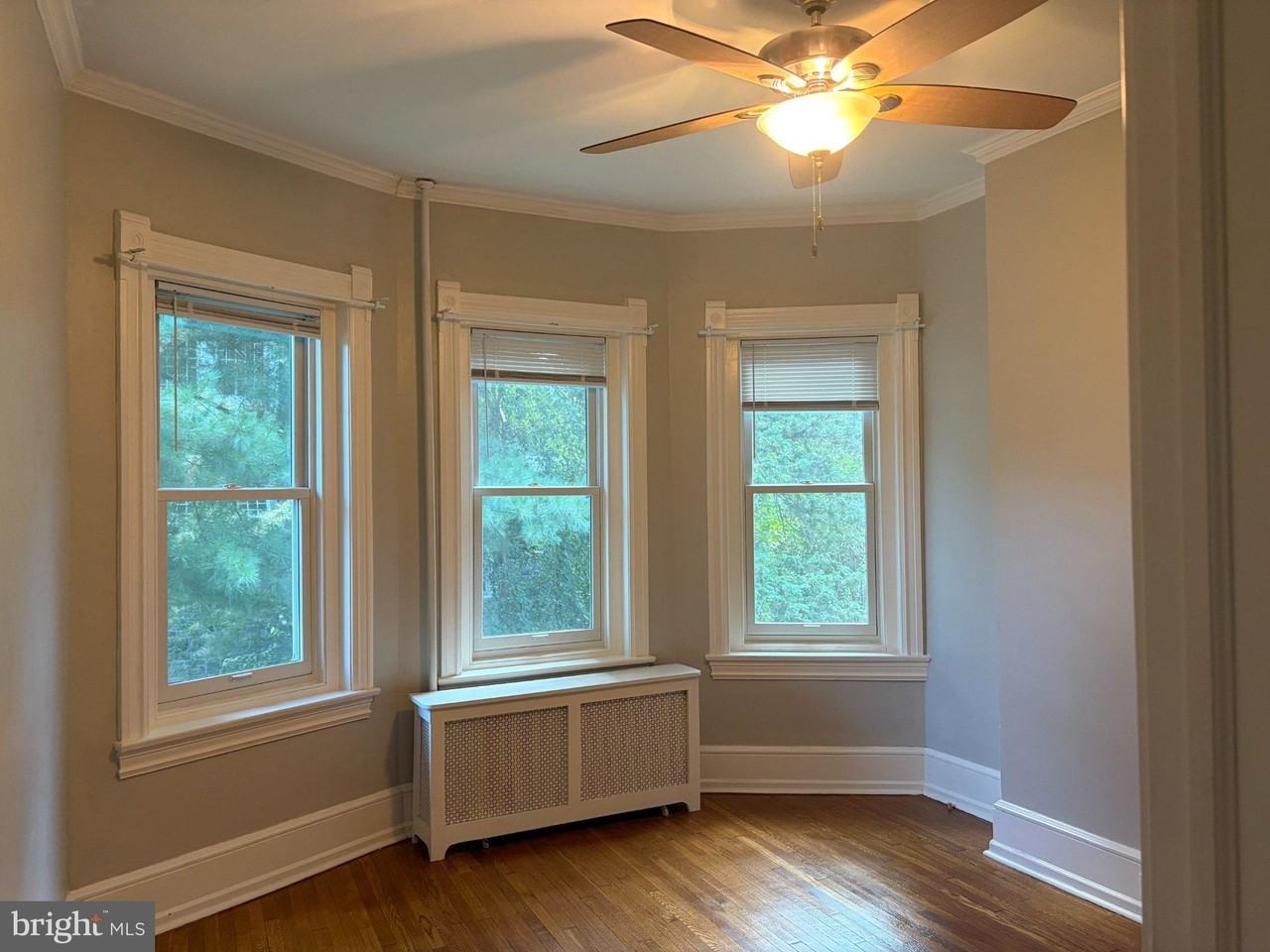 210 Grayling Ave - Photo 7 of 15