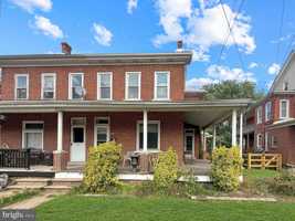 featured image of 418 Main St