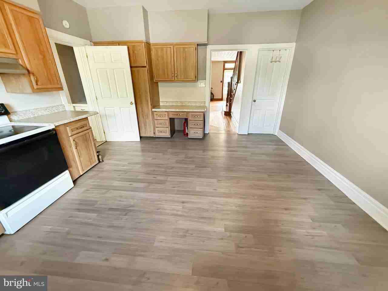418 Main St - Photo 4 of 18