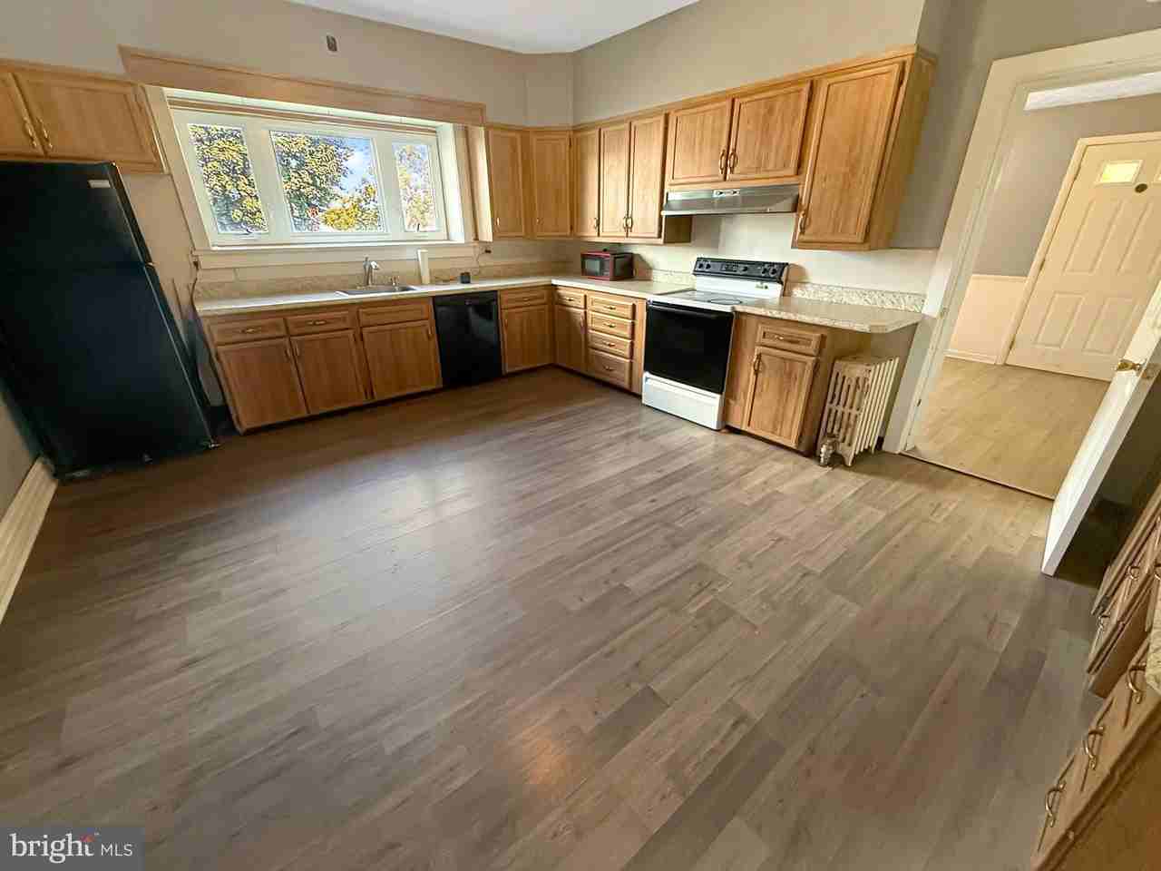 418 Main St - Photo 5 of 18