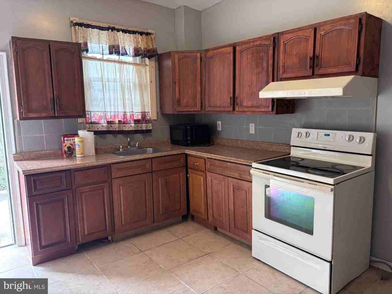 5618 Walton Ave - Photo 5 of 15