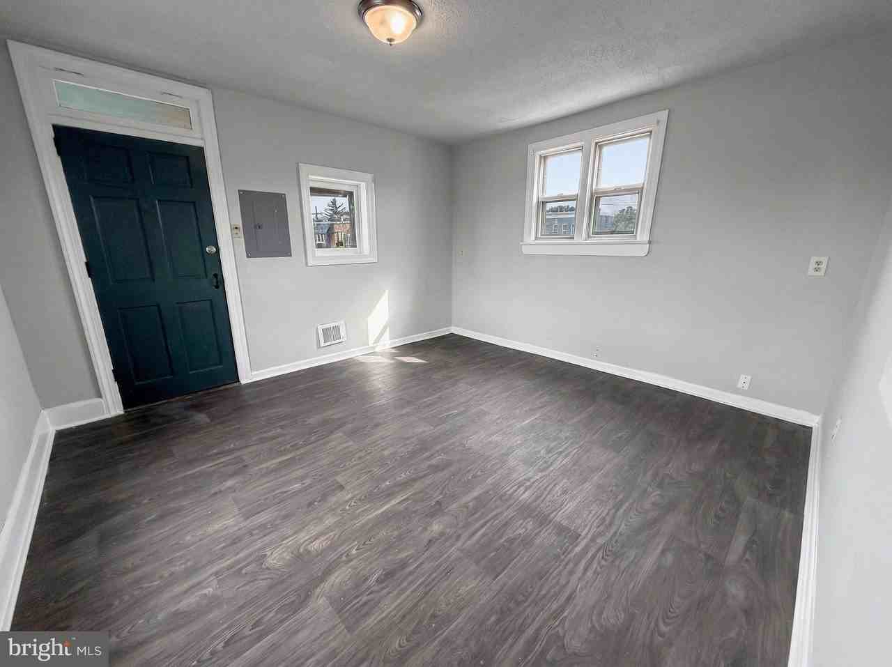 308 E King St #D - Photo 3 of 9