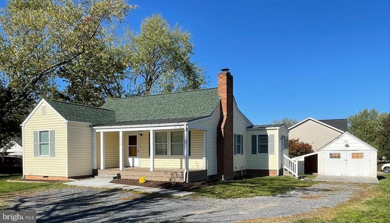 573 Fairfax Pike - Photo 2 of 22