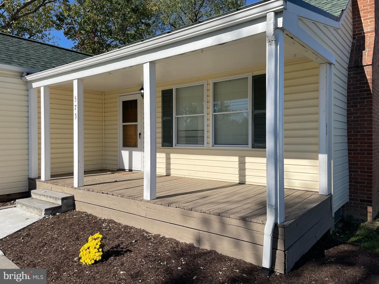 573 Fairfax Pike - Photo 3 of 22