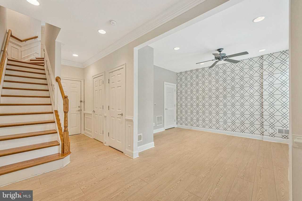 9524 Canonbury Sq - Photo 2 of 34