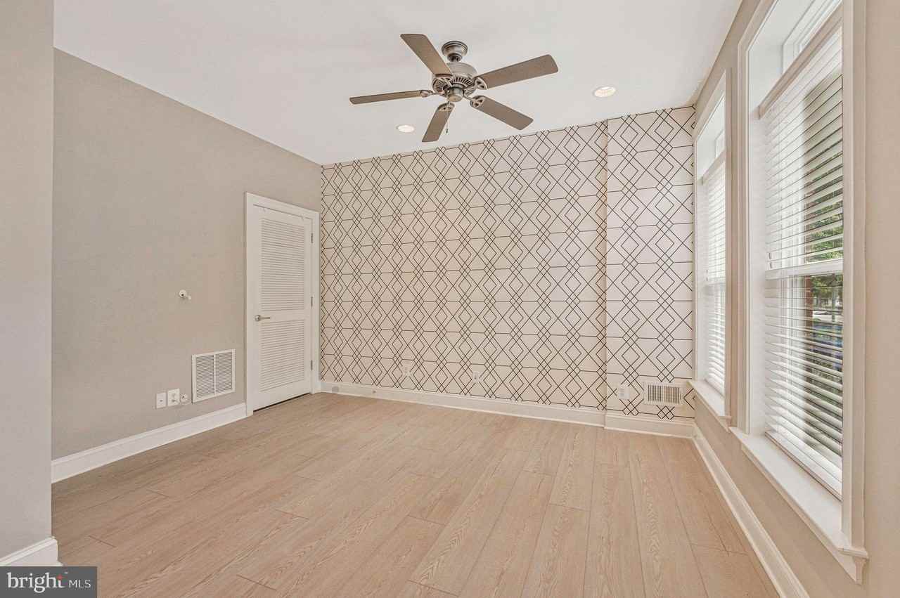 9524 Canonbury Sq - Photo 4 of 34
