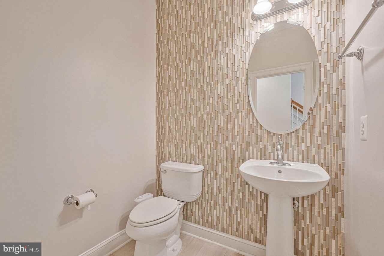 9524 Canonbury Sq - Photo 5 of 34