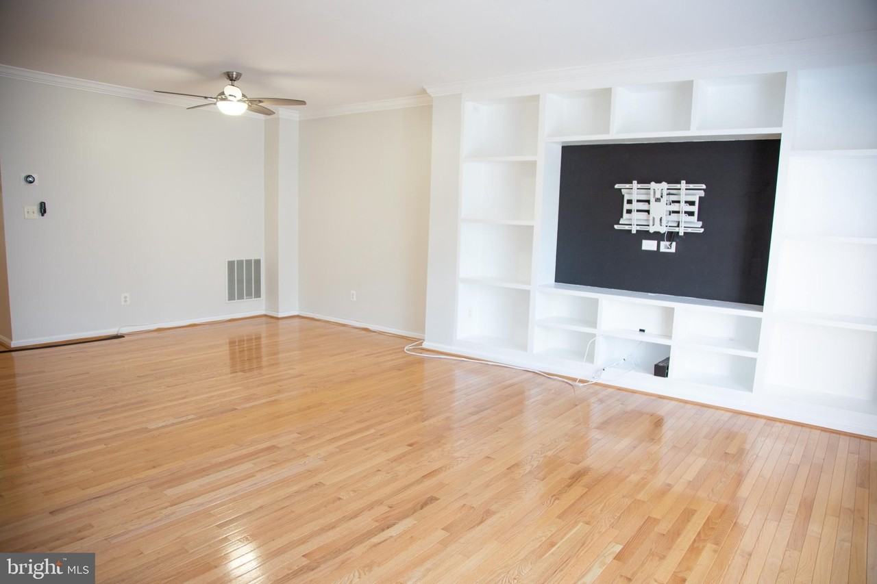 3347 Wilton Crest Ct - Photo 2 of 34