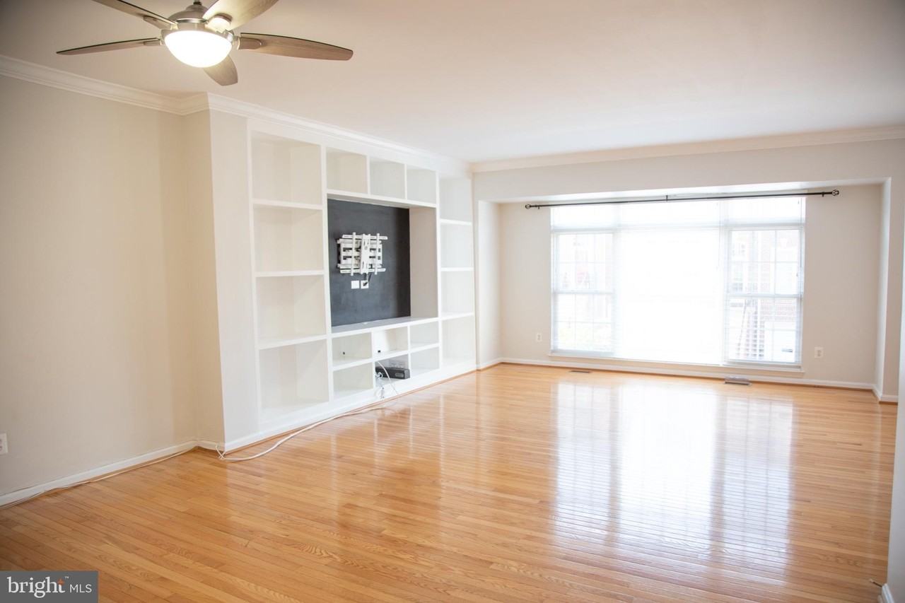 3347 Wilton Crest Ct - Photo 4 of 34