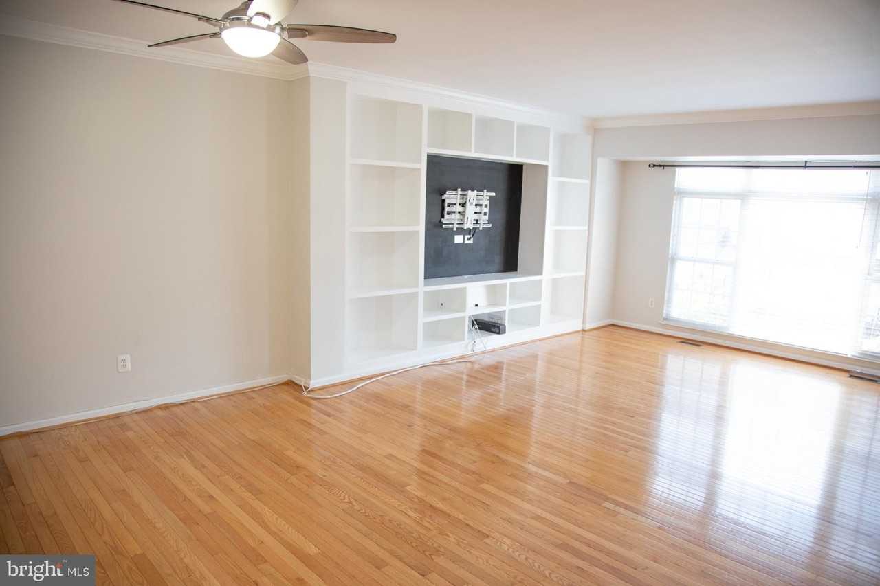 3347 Wilton Crest Ct - Photo 6 of 34