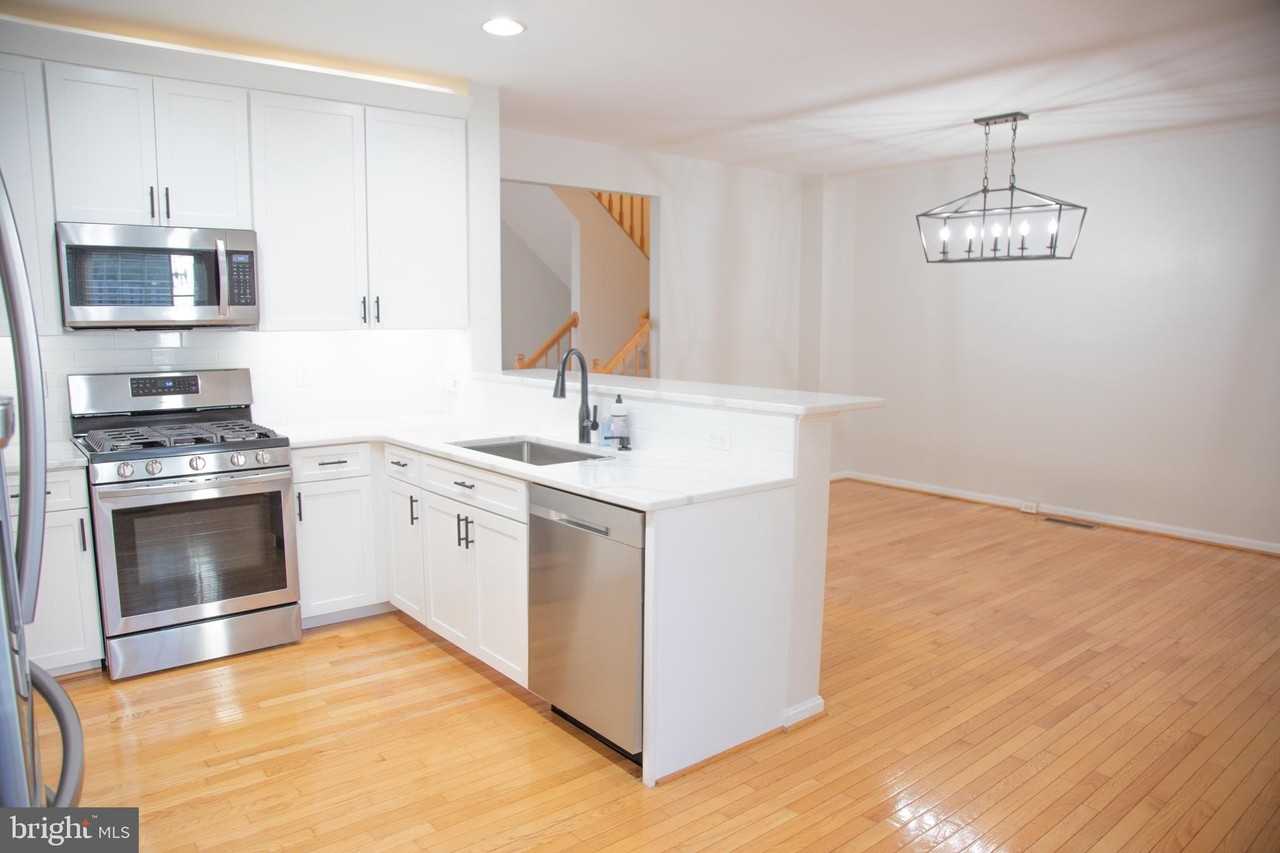 3347 Wilton Crest Ct - Photo 7 of 34