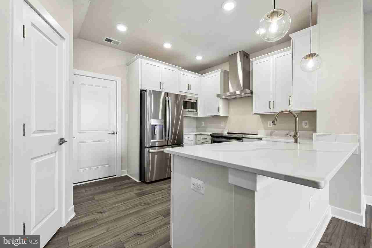 20167 Northpark Dr - Photo 3 of 24