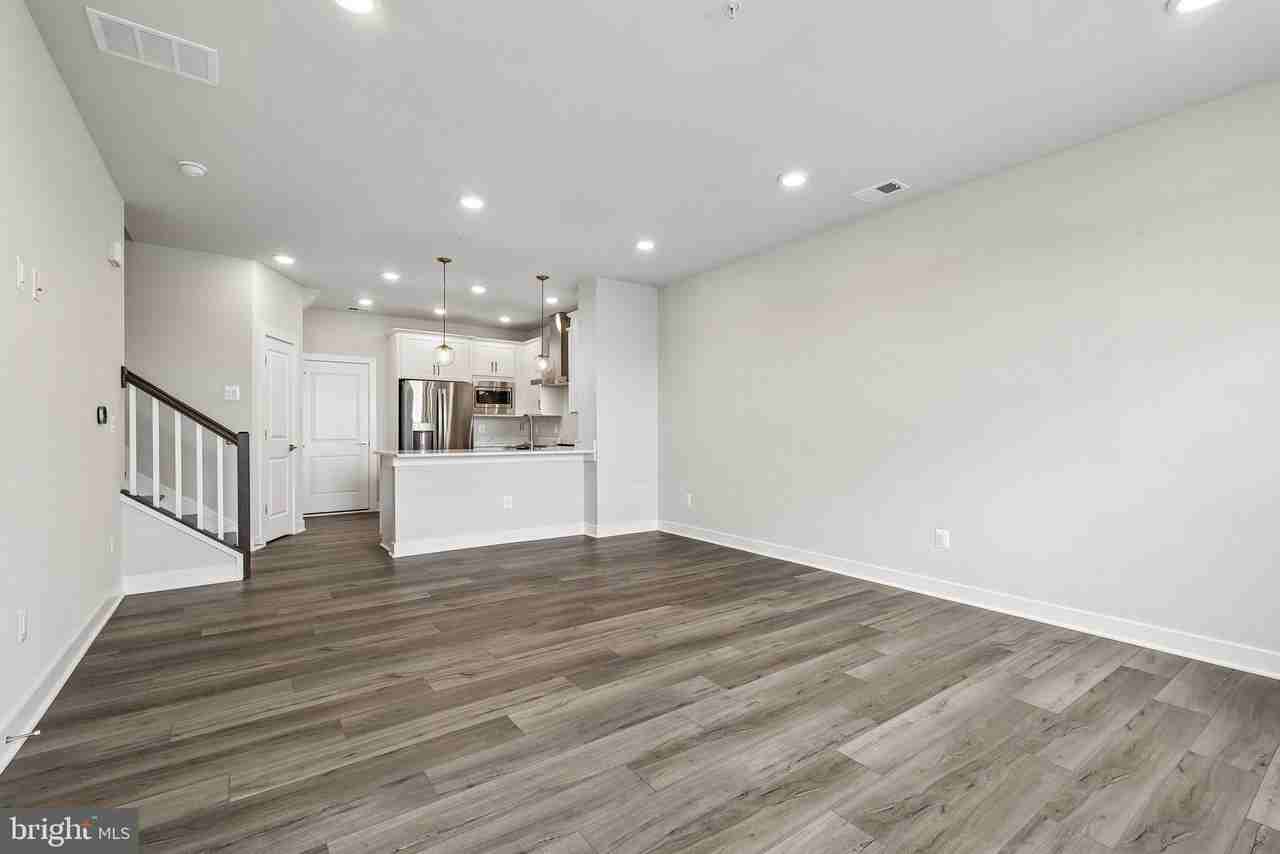 20167 Northpark Dr - Photo 6 of 24