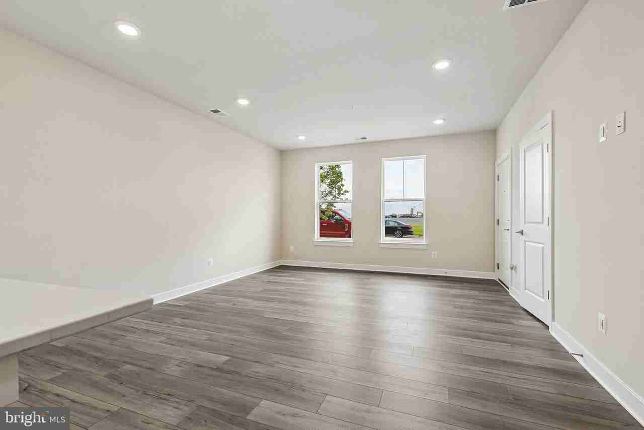 20167 Northpark Dr - Photo 7 of 24