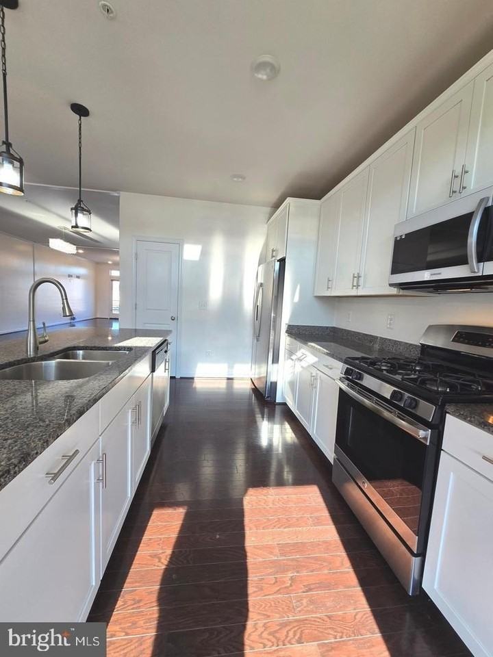 1522 Ribbon Limestone Ter Se - Photo 3 of 44