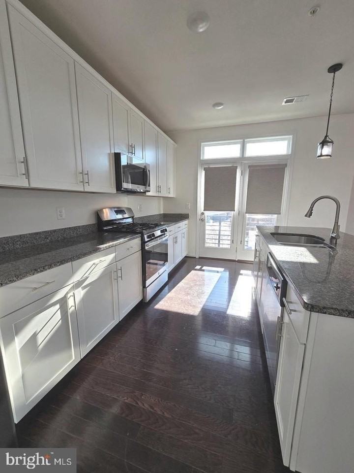 1522 Ribbon Limestone Ter Se - Photo 5 of 44