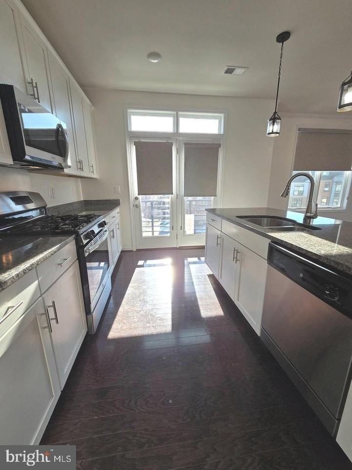 1522 Ribbon Limestone Ter Se - Photo 6 of 44