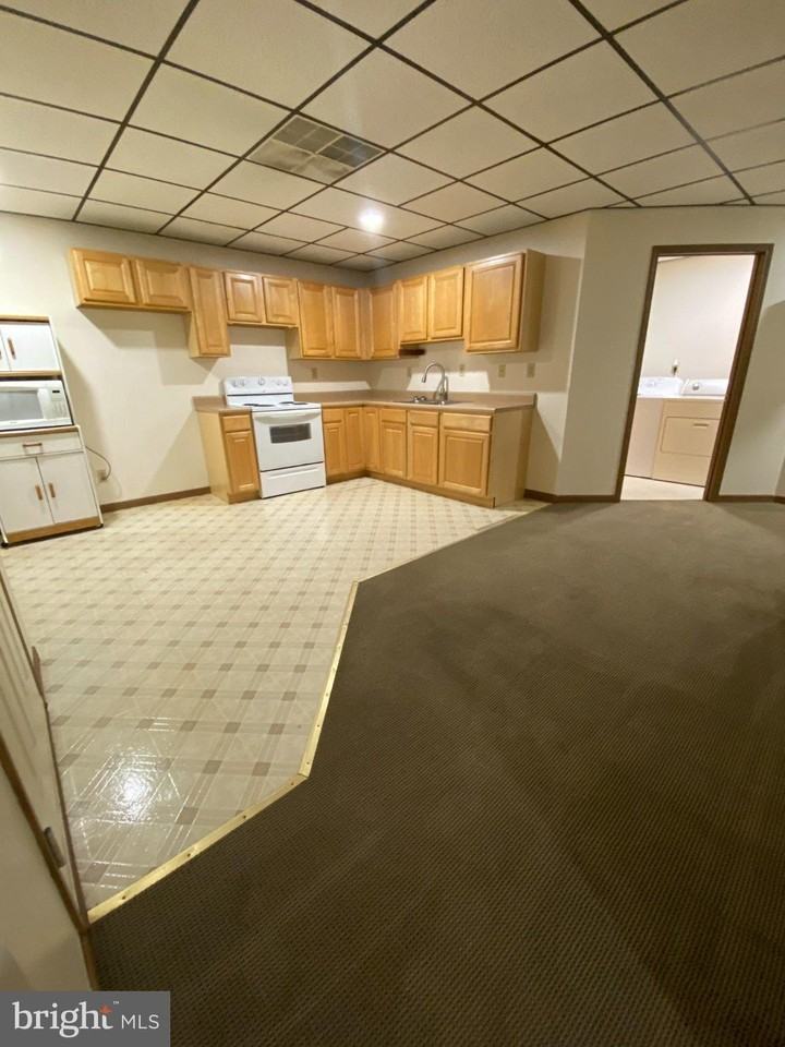 181 Armstrong St #D - Photo 2 of 20