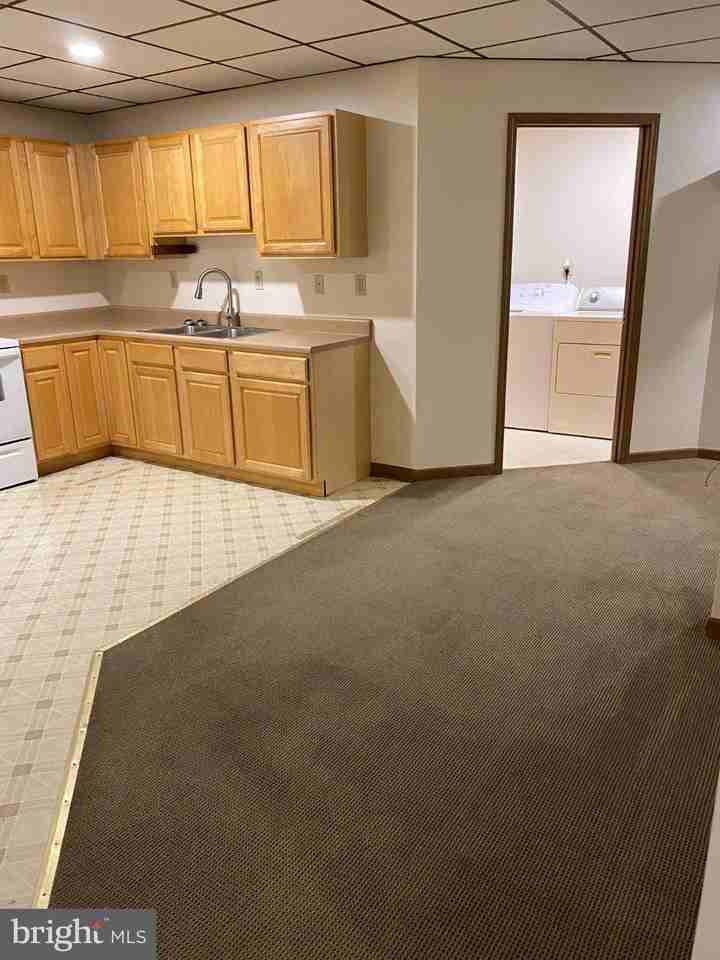 181 Armstrong St #D - Photo 3 of 20