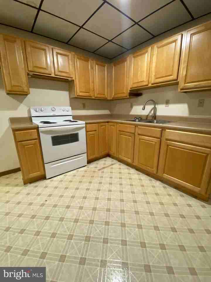 181 Armstrong St #D - Photo 4 of 20